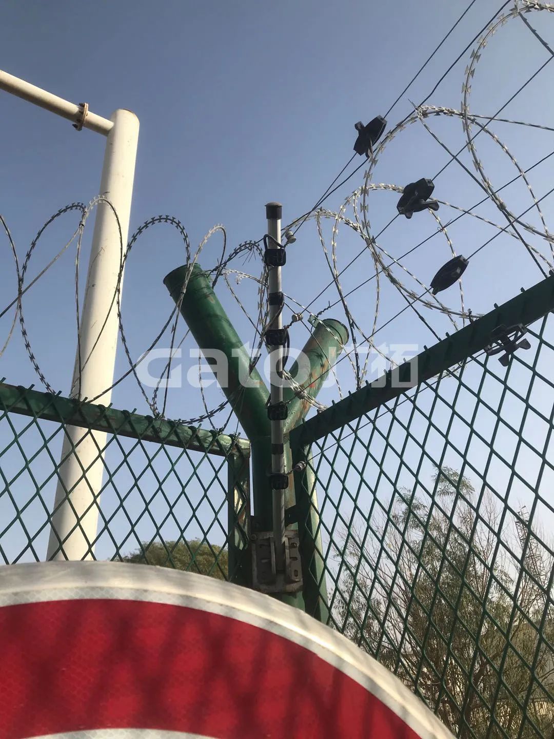 在長(zhǎng)達(dá)10100米戈壁沙漠裝電子圍欄，塔里木油田真的選對(duì)了！(圖12)