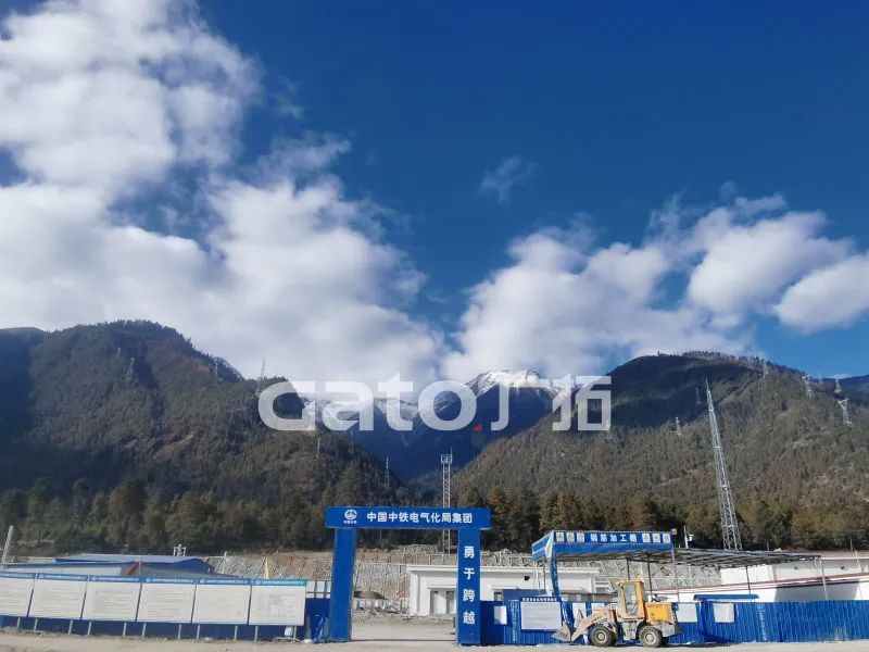 在海拔3700米高原裝電子圍欄是什么體驗？ 打卡西藏第一條電氣化鐵路(圖3)